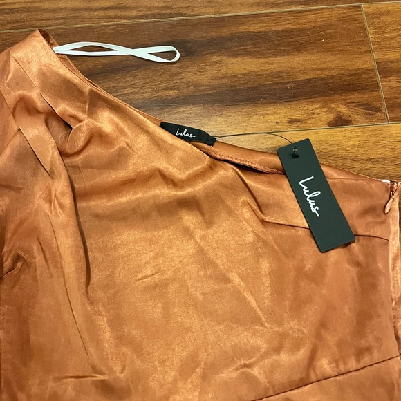 NEW Lulus Meet Me at Happy Hour Marsala Satin One-Shoulder Long Sleeve Top Small - Picture 5 of 6